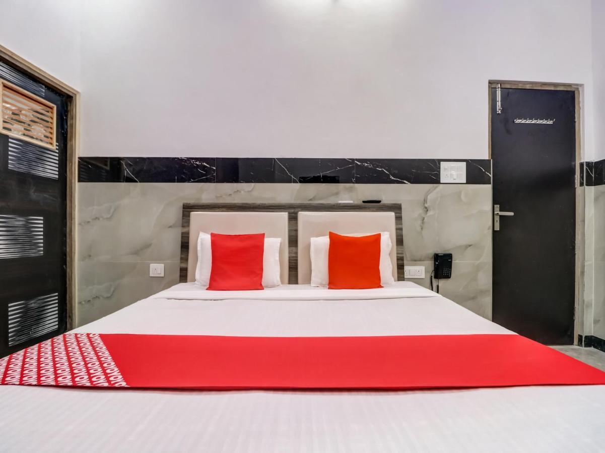 Oyo Flagship 83121 Hotel Rose Vip Saharanpur Bagian luar foto