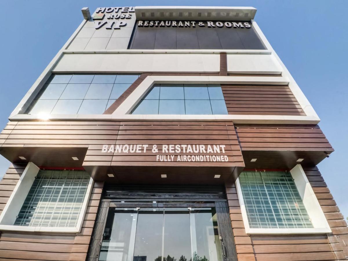 Oyo Flagship 83121 Hotel Rose Vip Saharanpur Bagian luar foto