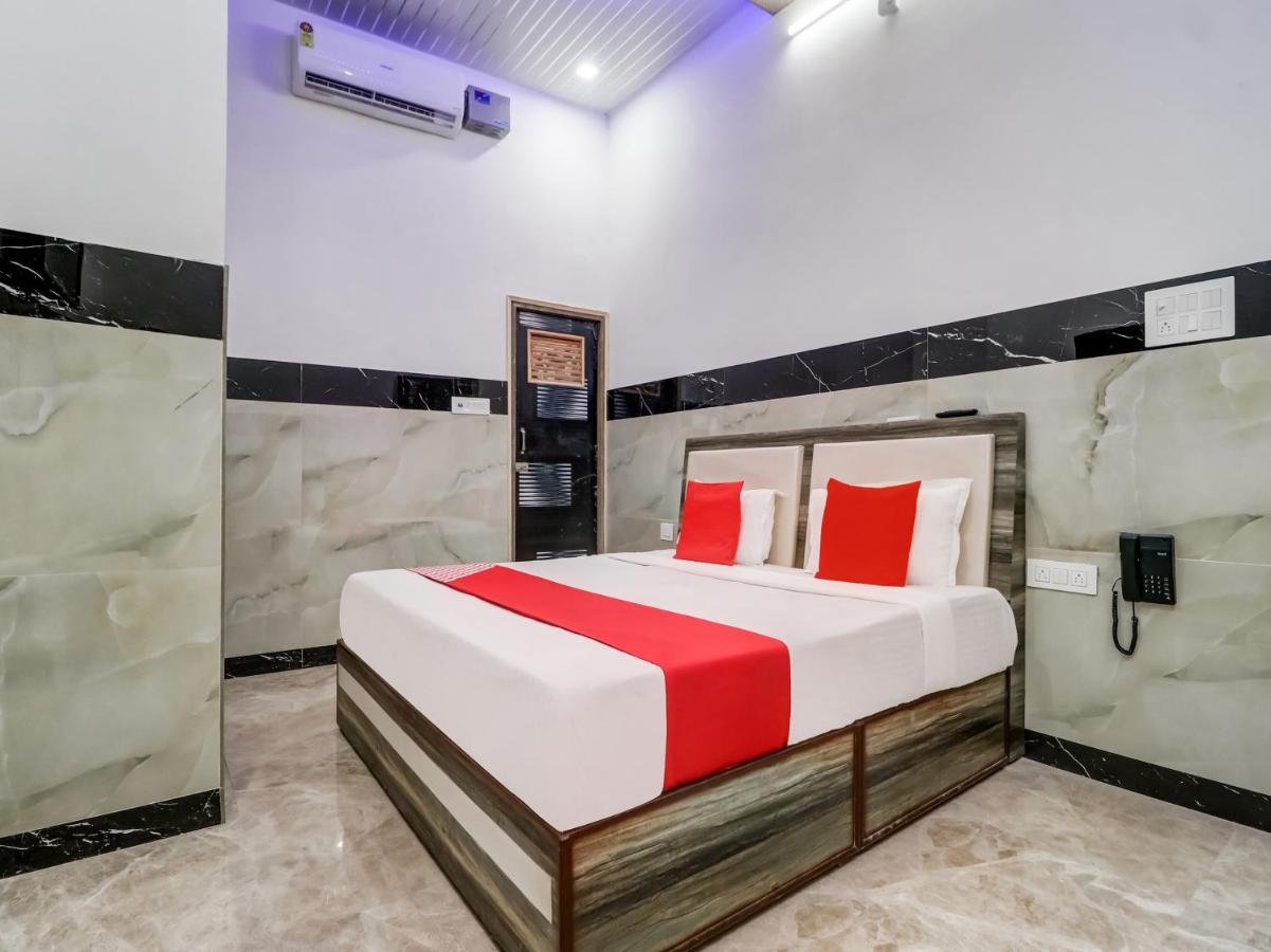 Oyo Flagship 83121 Hotel Rose Vip Saharanpur Bagian luar foto